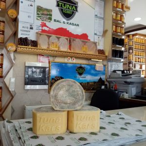 ESKİ KAŞAR 1 YILLIK.. 1,800 ile 2,000 kilogram arası